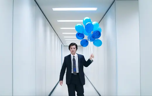 Adam Scott w serialu "Oddzielenie" // materiały prasowe Apple TV