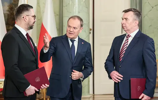 Marcin Kulasek, nowy minster nauki oraz Donald Tusk i ustępujący ze stanowiska Dariusz Wieczorek. Warszawa, 17 stycznia 2025 r. // Fot. Anita Walczewska / East News