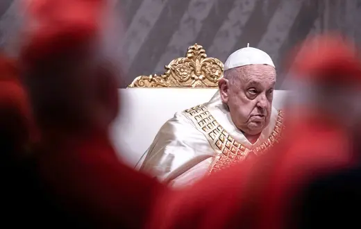 Papież Franciszek podczas mszy nieszpornej w Watykanie. 31 grudnia 2024 r. // Fot. Maria Grazia Picciarella/ East News