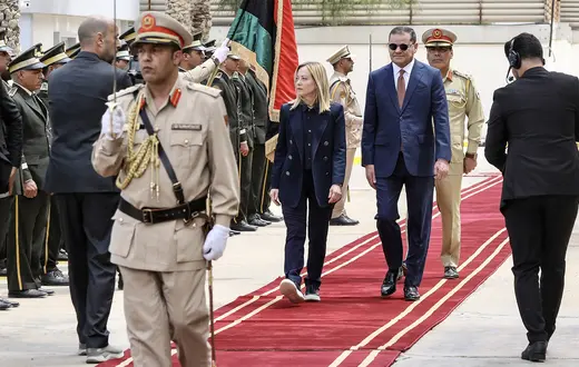 Realizując „Plan Matteiego”, mający wzmocnić obecność Włoch w Afryce, Giorgia Meloni odwiedziła także Libię. Z prawej premier Libii Abd al-Hamid ad-Dubajba. Trypolis, 7 maja 2024 r. // Fot. Hazem Turkia / ANADOLU / AFP / Eat News