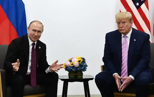 Władimir Putin i Donald Trump podczas szczytu G20 w Osace. Japonia, 28 czerwca 2019 r. // Fot. Brendan Smialowski / AFP / East News