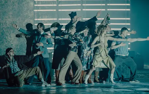 Spektakl „Anioły w Warszawie” w reż. Wojciecha Farugi, Teatr Dramatyczny im. Gustawa Holoubka // Fot. Karolina Jóźwiak / materiały prasowe 