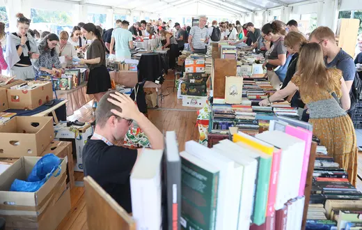 Jesienne Targi Książki przed Pałacem Kultury w Warszawie. 22 września 2024 r. // Fot. Wojciech Olkuśnik / East News