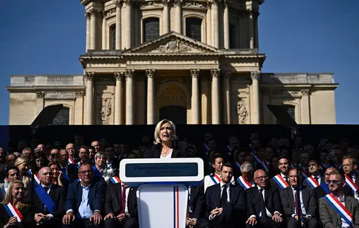 Marine Le Pen podczas wiecu poparcia. Paryż, 6 kwietnia 2025 r. // Fot. Julien de Rosa / AFP / East News