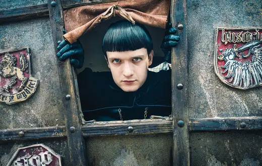 Michał Sikorski jako ksiądz Jakub, serial 1670, sezon 2 // Fot. Jarosław Sosiński / materiały prasowe Netflix