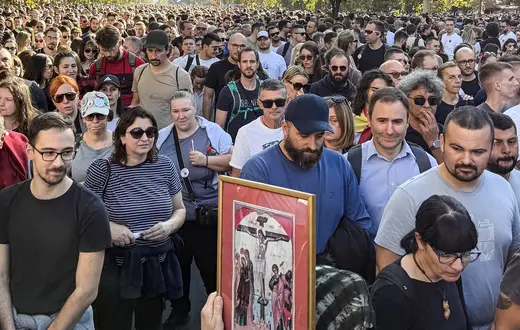 Milczący marsz pamięci ofiar katastrofy w Nowym Sadzie, 1 listopada 2025 r. // Fot. Juliusz Pielichowski