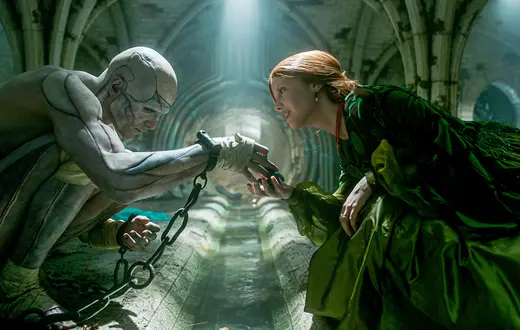 Jacob Lordi i Mia Goth w filmi "Frankenstein". Netflix, 2025 r. // materiały prasowe 