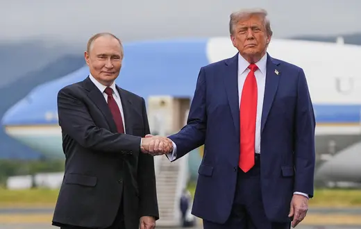 Spotkanie prezydentów Wołodimira Putina i Donalda Trumpa na Alasce. Stany Zjednoczone, 15 sierpnia 2025 r. // Fot. Julia Demaree Nikhinson / AP / East News