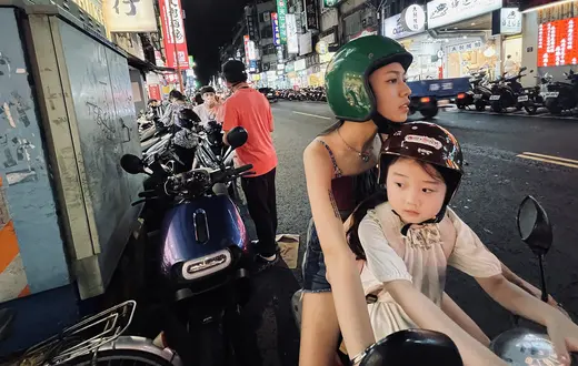 LEFT-HANDED GIRL. TO BYŁA RĘKA… DIABŁA! (Zuopiezi nuhai) – reż. Shih-Ching Tsou. Prod. USA/Wielka Brytania/Francja/Tajwan 2025. Dystryb. So Films. // materiały prasowe