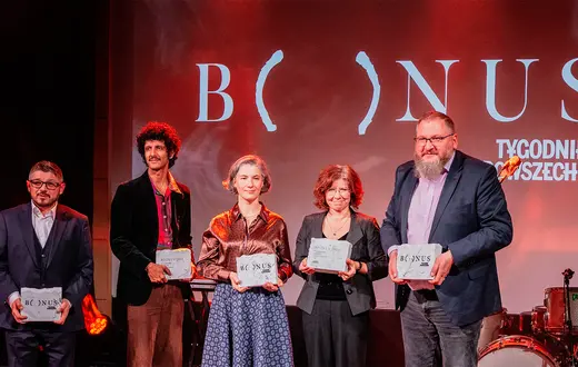 Przemysław Kuśmierek, Arjun Talwar, Karolina Wigura, Marta Titaniec i Piotr Cywiński- laureaci nagrody Bonus 2025. Kraków, Muzeum Sztuki i Techniki Japońskiej Manggha, 28 listopada 2025 // Fot. Marek Bednarz