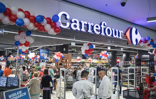 Supermarket Carrefour. Warszawa, 31 maja 2023 r. // Fot. Dawid Żuchowicz / Agencja Wyborcza.pl