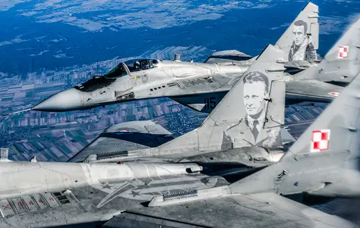 Polska posiada 14 MiG-ów-29. Niektóre z nich już niedługo mogą służyć w siłach powietrznych Ukrainy. Na zdjęciu: ćwiczenia wojskowe w bazie w Łasku, 12 października 2022 r. // Fot. Omar Marques / Getty Images