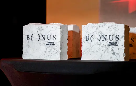 Statuetki nagrody BONUS przyznawanej przez "Tygodnik Powszechny". // Fot. Marek Bednarz