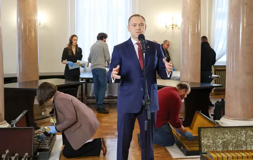 Karol Nawrocki przemawia podczas demontażu Okrągłego Stołu w Pałacu Prezydenckim. Warszawa, 18 grudnia 2025 r. // Fot. Albert Zawada / PAP 