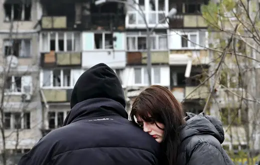 Po ataku rosyjskich dronów w Kijowie // Ukraina, 29 listopada 2025 r. // Fot. Genya Savilov / AFP / East News