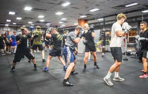 Trening grupy początkującej w krakowskiej "Boxerni". Kraków, 13 listopada 2025 r. // Fot. Jacek Taran