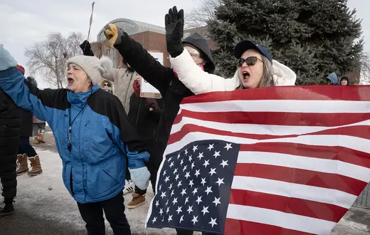 Protest przeciwko agresywnym działaniom służb emigracyjnych po śmierci Renee Nicole Good. Minneapolis, Minesota, 11 stycznia 2026 r. // Fot. Scott Olson / Getty Images