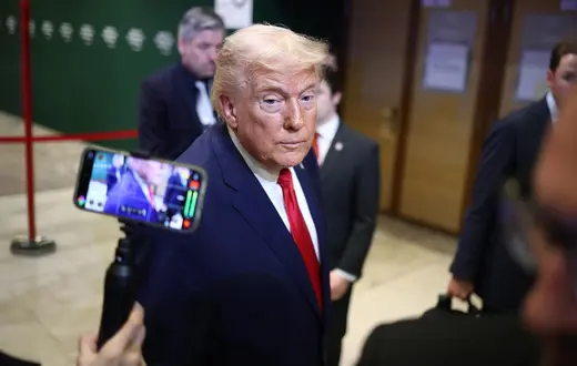 Donald Trump po przybyciu na Światowe Forum Ekonomiczne w Davos. Szwajcaria, 21 stycznia 2026 r. // Fot. Lafargue Raphael / Abaca / AFP / East News