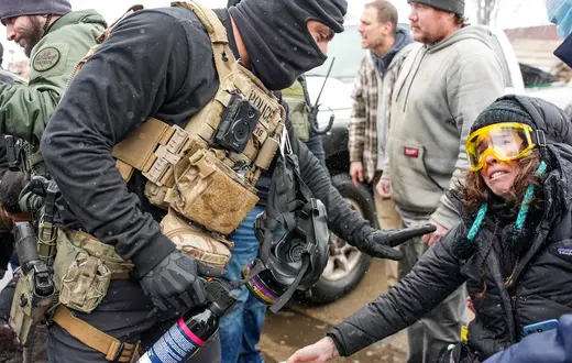 Agenci federalni zatrzymują demostrantów. Minneapolis, 21 stycznia 2026 r. // Fot. Angelina Katsanis / AP Photo / East News 