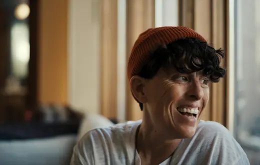 Andrea Gibson w filmie dokumentalnym "Chodź zobacz mnie w dobrym świetle", reż. Ryan White, 2025 r. // materiały prasowe Apple TV