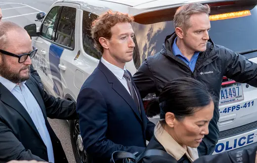 Mark Zuckerberg opuszcza Sąd Najwyższy w Los Angeles. 18 lutego 2026 r. // Fot. Kyle Grillot / Getty Images