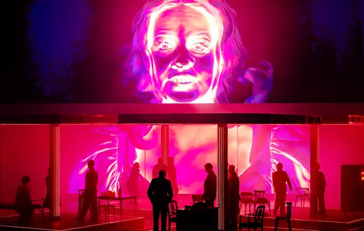 „Oracle” – tekst Anka Herbut, reż. Łukasz Twarkowski, scenografia Fabien Lédé. Dailes Teātris w Rydze // Fot. Marko Rass / Dailes Teātris