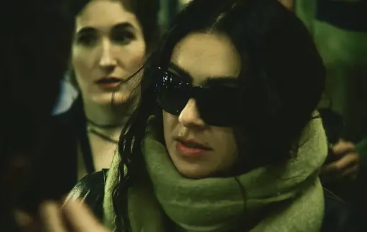 Charli XCX w filmie "The Moment", rez. Aidan Zamiri // materiały prasowe A24