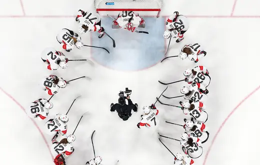 Przed meczem o brązowy medal w hokeju kobiet pomiędzy Szwajcarią, a Szwecją na Zimowych Igrzyskach Olimpijskich w Mediolanie-Cortina 2026. Mediolan, 19 lutego 2026 r. // Fot. Jared C. Tilton / Getty Images