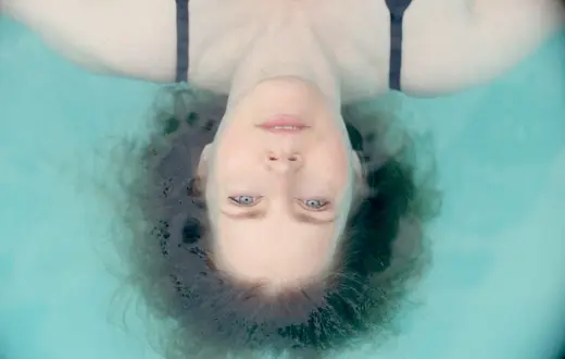 Amy Adams w filmie "At the sea", reż. Kornél Mundruczó, 2026 r. // materiały prasowe