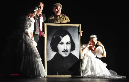 Przedstawienie „Incognito” Omskiego Teatru Dramatycznego na podstawie „Rewizora” Nikołaja Gogola, Moskwa 2018 r. // Fot. Gerarus / CC-BY-SA-4.0