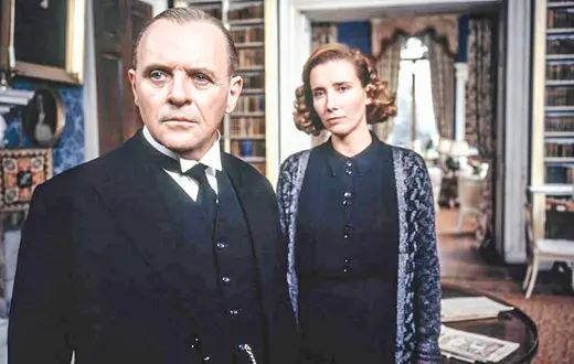 Antony Hopkins i Emma Thompson w filmie „Okruchy dnia”, reż. James Ivory, Netflix // materiały prasowe