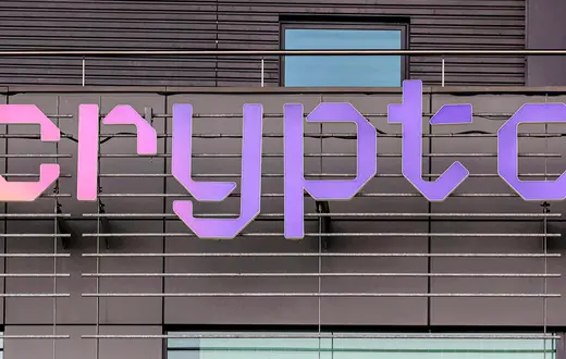 Logo ZondaCrypto na elewacji siedziby Polskiego Komitetu Olimipijskiego. ZondaCrypto jest sponsorem generalnym PKOl oraz Olimpijskiej Reprezentacji Polski. Warszawa, 8 kwietnia 2026 r. // Fot. Wojciech Olkuśnik / East News