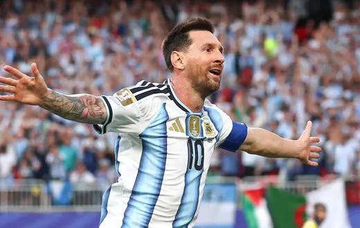 Leo Messi po zdobyciu pierwszej bramki podczas meczu Mistrzostw Świata FIFA 2026 pomiędzy Argentyną a Algierią. Kansas City, 16 czerwca 2026 r. // Fot. Maja Hitij / Getty Images