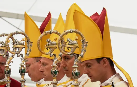 Nowo konsekrowani biskupi Bractwa Kapłańskiego św. Piusa X. Écône, 1 lipca 2026 r. // Fot. Baz Ratner / AP / East News