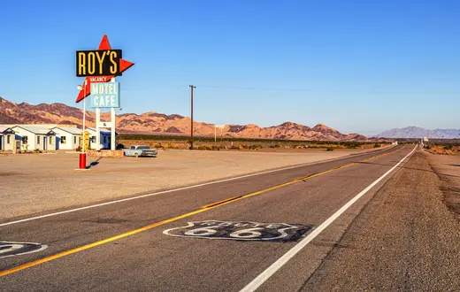 Motel Roy's przy drodze Route 66, Amboy, Kalifornia, listopad 2023 r. // Nick Fox / Adobe Stock