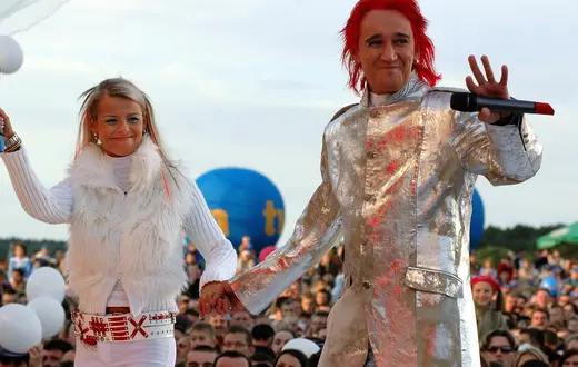 Marta Wiśniewska Mandaryna i Michał Wiśniewski podczas finału programu „Jestem jaki jestem". Przylep pod Zieloną Górą, 12 czerwca 2004 r. // Fot. Marcin Łobaczewski / REPORTER