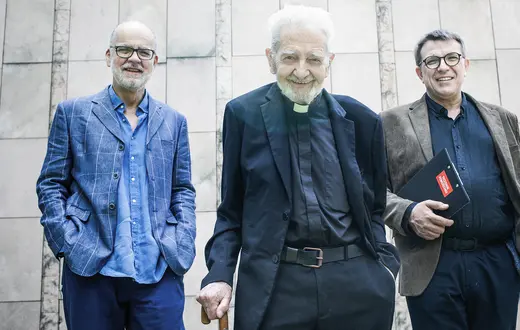 Piotr Mucharski, ks. Adam Boniecki i Jacek Stawiski. Kraków, maj 2026 r. // Fot. Grażyna Makara