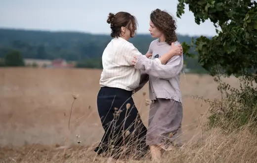 Barbara Auer oraz Paula Beer w filmie „Miroirs III. Barka na oceanie”, reż. Christian Petzold. Niemcy 2025 // materiały prasowe dystrybutora