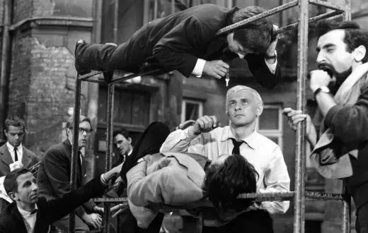 „Niewinni czarodzieje" - film w reżyserii Andrzeja Wajdy z 1960 r., scenariusz Jerzy Andrzejewski i Jerzy Skolimowski, zdjęcia Krzysztof Winierwicz. N/z m.in Tadeusz Łomnicki i Roman Polański / Fot. POLFILM / East News
