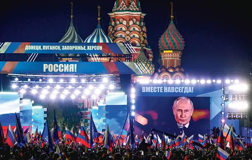 Po podpisaniu przez Putina dokumentów aneksyjnych władze zorganizowały na placu Czerwonym wiec i koncert. Moskwa, 30 września 2022 r. / ALEXANDER NEMENOV / AFP / EAST NEWS