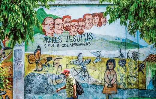 Mural poświęcony zabitym pracownikom jezuickiego Uniwersytetu Ameryki Środkowej w 1989 r. San Salvador, 11 września 2020 r. / RODRIGO SURA / EFE / FORUM