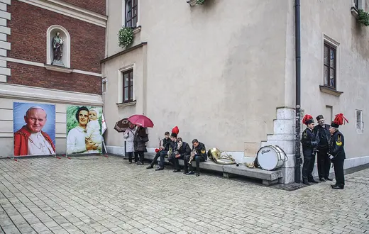 Przed Katedrą na Wawelu, Kraków, październik 2017 r. / BEATA ZAWRZEL / REPORTER