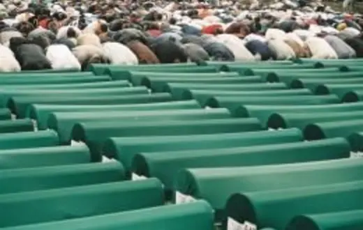 Modlitwa za zmarłych w Srebrenicy / 