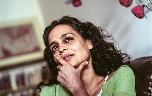 Arundhati Roy w swoim domu w New Delhi, Indie, 2007 r. / STUART FREEDMAN / CORBIS / GETTY IMAGE