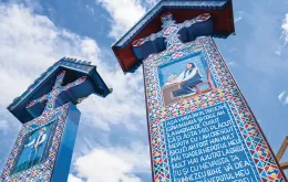 „Wesoły Cmentarz” w Săpânța, Rumunia / CUBO IMAGES / EAST NEWS