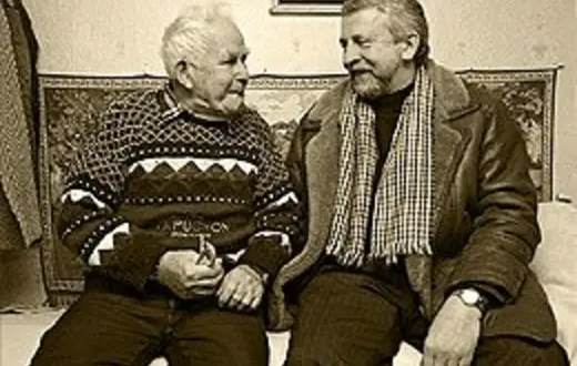 Milinkiewicz (po prawej) w rozmowie z byłym komunistą z Homla, o którym mowa w wywiadzie (fot. za by.milinkevich.org) / 