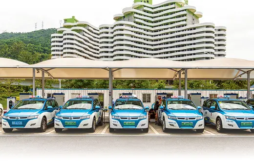 Stacja ładowania samochodów elektrycznych w Shenzhen, 2019 r. / QILAI SHEN / PANOS PICTURES / FORUM