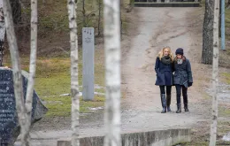 Pomnik ofiar Holokaustu w miejscu masakry w Rumbuli koło Rygi, Łotwa, kwiecień 2022 r. / ANSIS STARKS / NBC / GETTY IMAGES