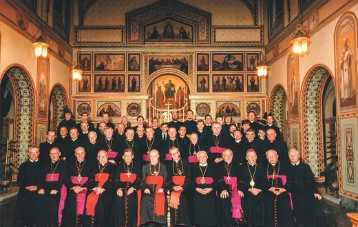 W Kolegium św. Jozafata, 1987 r. W pierwszym rzędzie pośrodku: kard. Lubacziwski, po jego prawej kard. Glemp i kard. Henryk Gulbinowicz. Po lewej kard. Franciszek Macharski. / ARCHIWUM BP. SOFRONA MUDREGO, UDOSTĘPNIONE PRZEZ KS. S. BATRYCHA