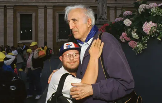 Jean Vanier z podopiecznym /fot. KNA-Bild /